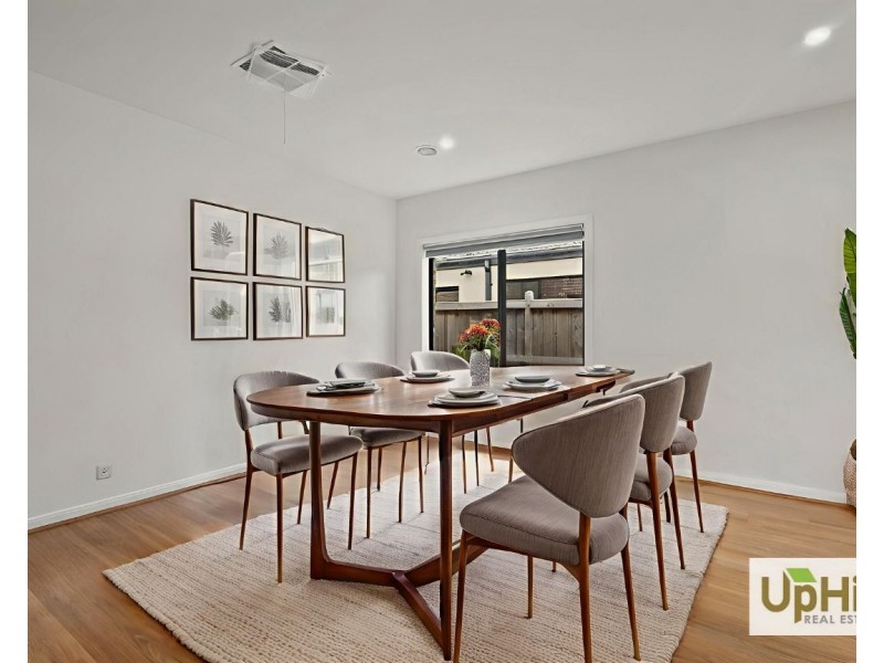 2 Eiger Street, Clyde North VIC 3978