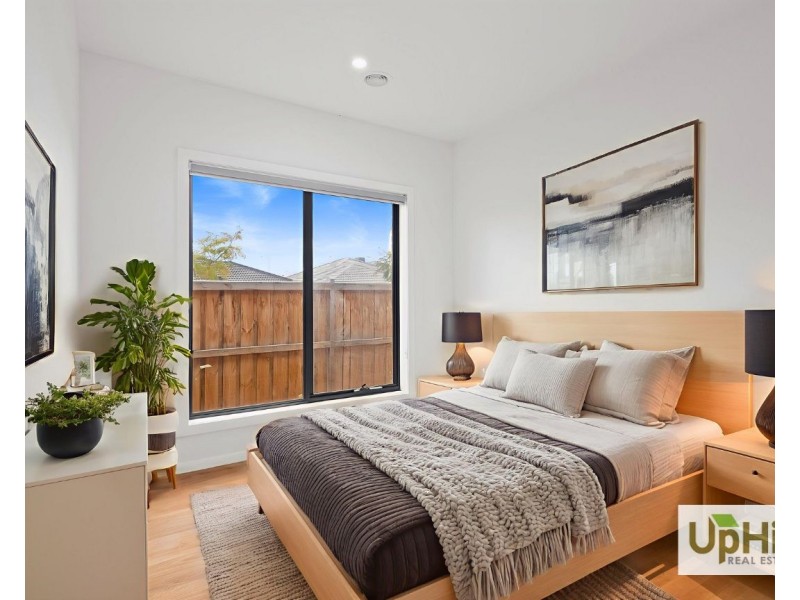 2 Eiger Street, Clyde North VIC 3978