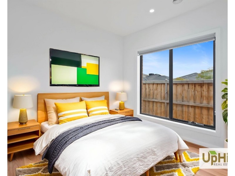 2 Eiger Street, Clyde North VIC 3978