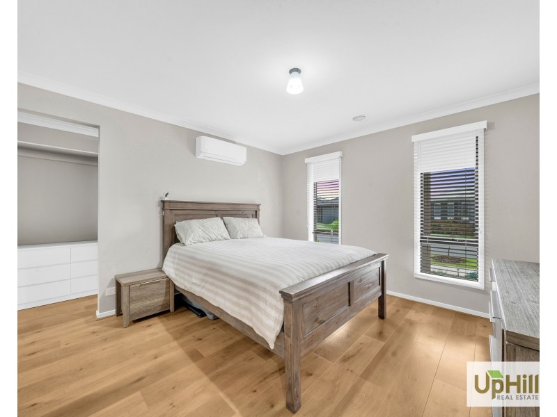 11 Magenta Street, Clyde North VIC 3978