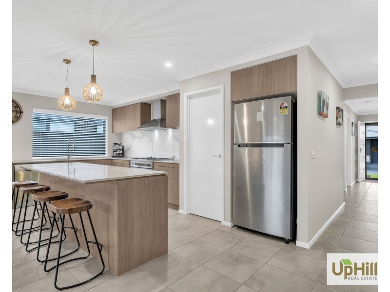 11 Magenta Street, Clyde North VIC 3978