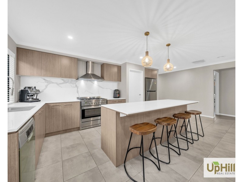 11 Magenta Street, Clyde North VIC 3978