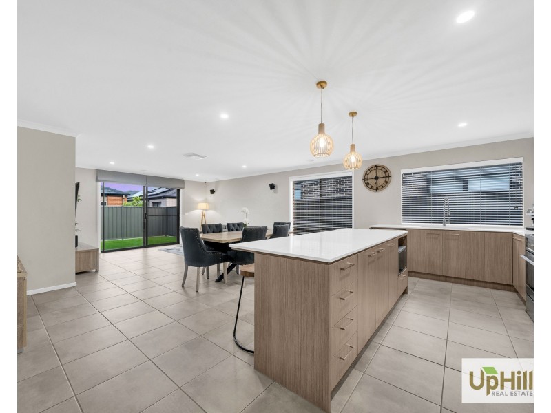 11 Magenta Street, Clyde North VIC 3978