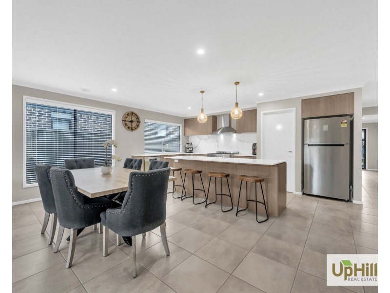 11 Magenta Street, Clyde North VIC 3978