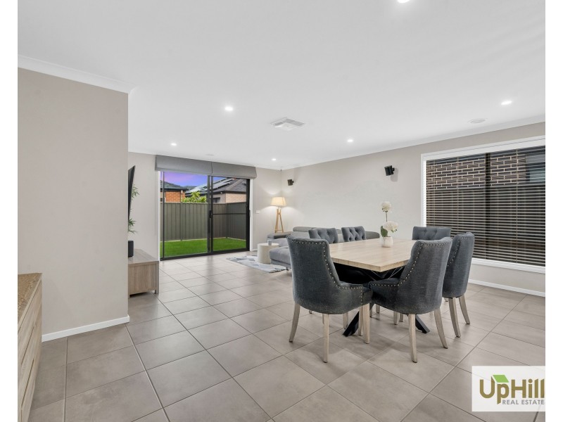 11 Magenta Street, Clyde North VIC 3978