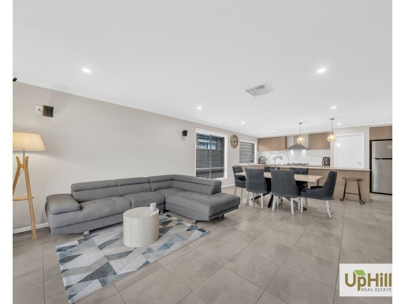 11 Magenta Street, Clyde North VIC 3978