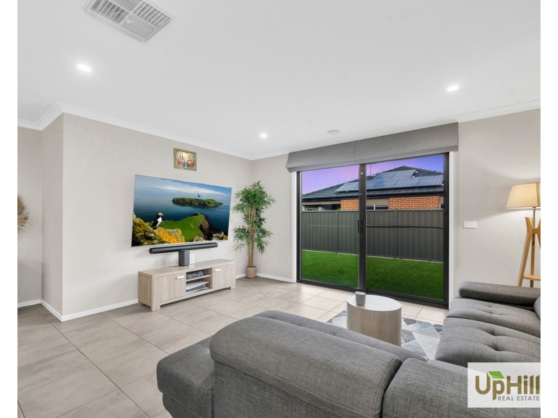 11 Magenta Street, Clyde North VIC 3978