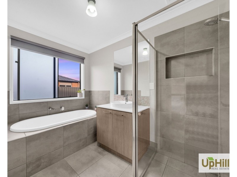 11 Magenta Street, Clyde North VIC 3978