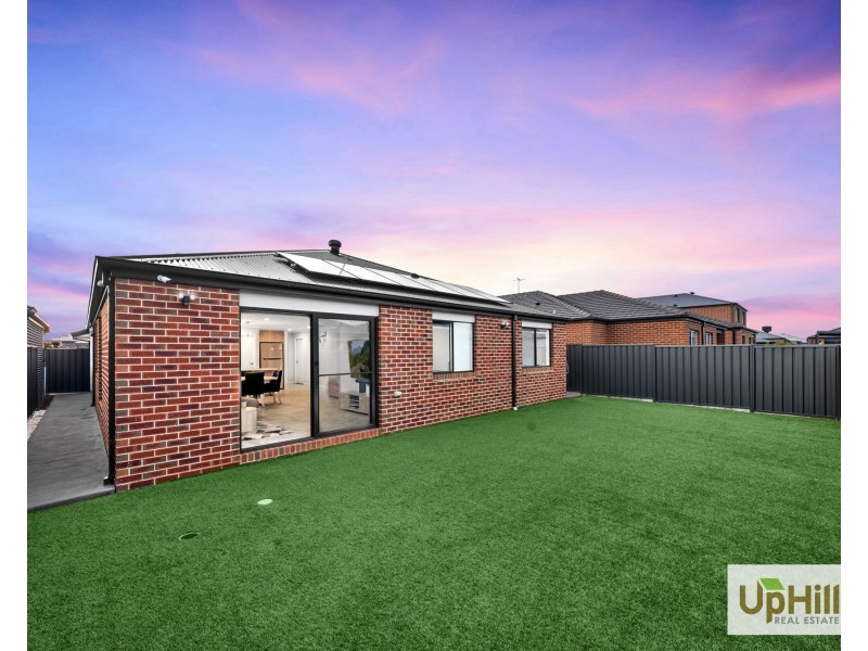 11 Magenta Street, Clyde North VIC 3978