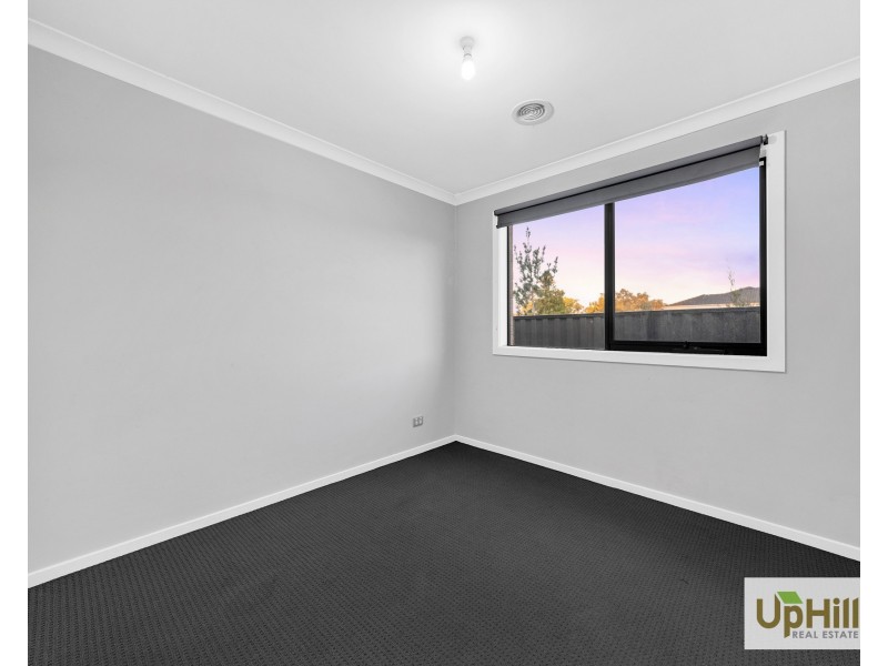 23 Pinnacle Drive, Pakenham VIC 3810