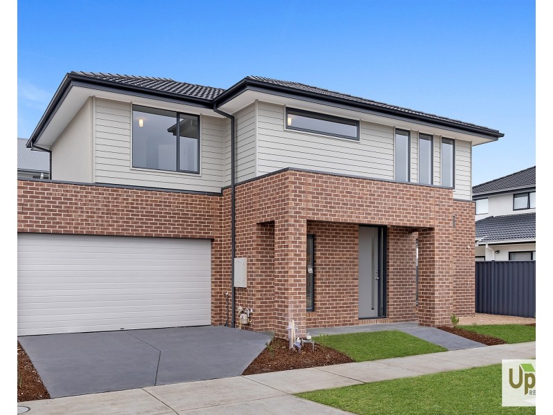4 Wonder Avenue, Clyde North VIC 3978