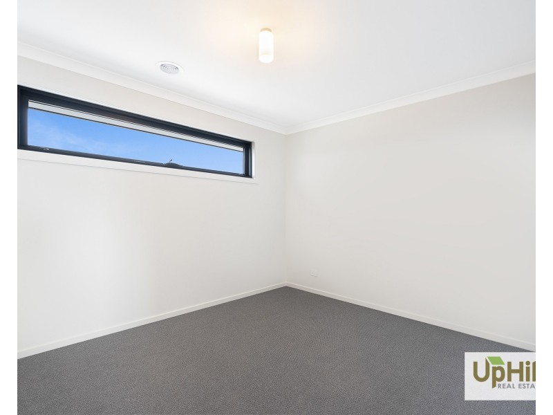 4 Wonder Avenue, Clyde North VIC 3978