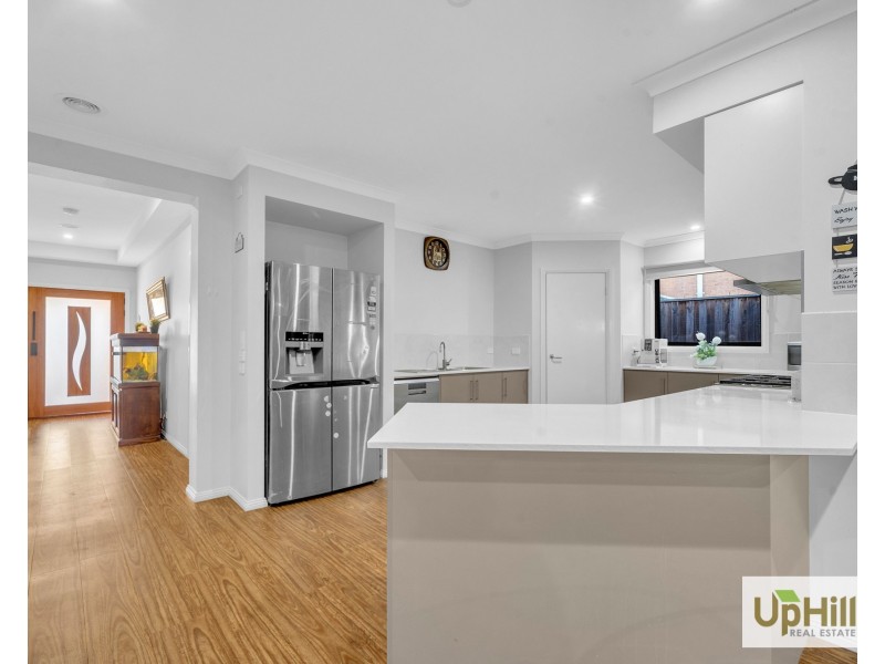 4 Union Street, Clyde North VIC 3978