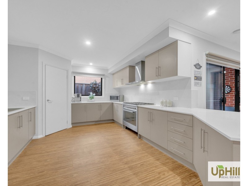 4 Union Street, Clyde North VIC 3978