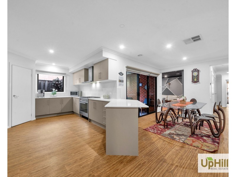 4 Union Street, Clyde North VIC 3978