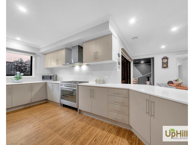 4 Union Street, Clyde North VIC 3978