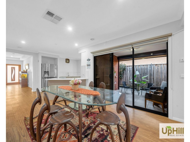 4 Union Street, Clyde North VIC 3978