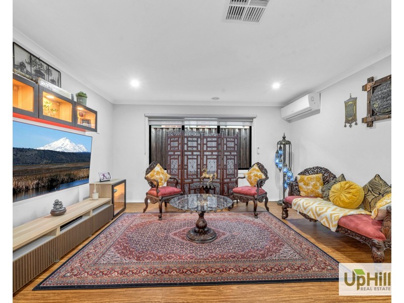 4 Union Street, Clyde North VIC 3978