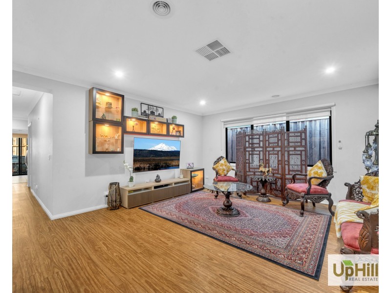 4 Union Street, Clyde North VIC 3978