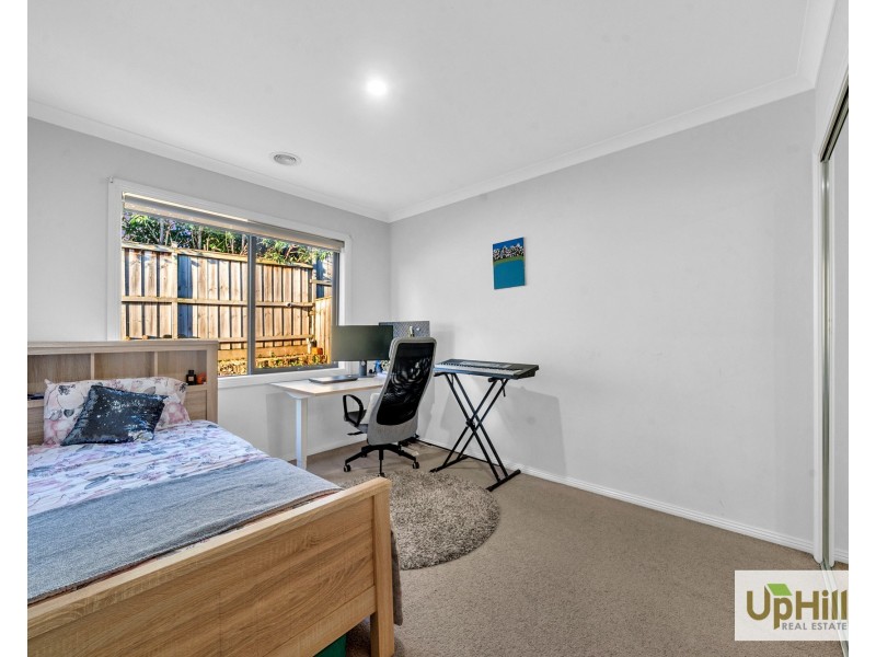 4 Union Street, Clyde North VIC 3978