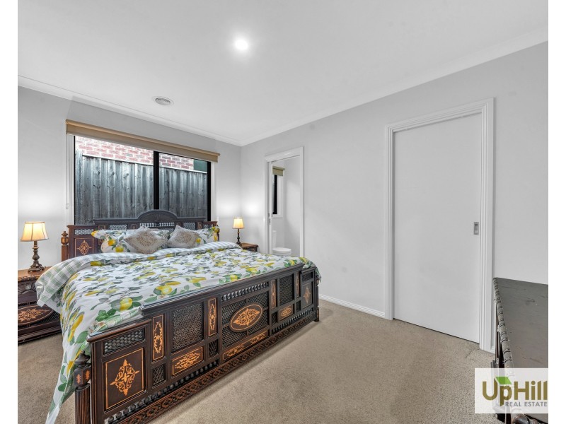 4 Union Street, Clyde North VIC 3978