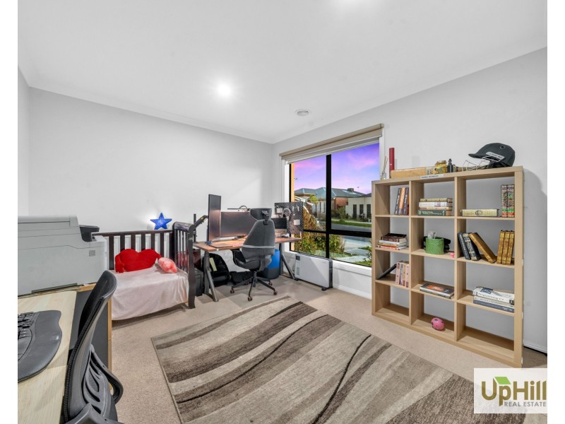 4 Union Street, Clyde North VIC 3978