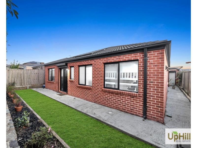 4 Union Street, Clyde North VIC 3978