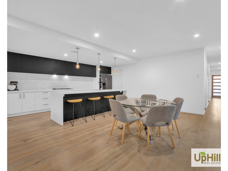 8 Merlot Way, Clyde North VIC 3978