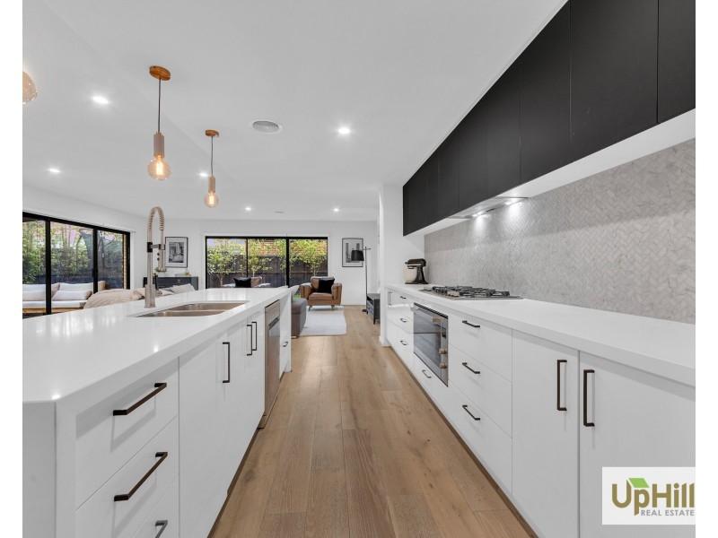 8 Merlot Way, Clyde North VIC 3978