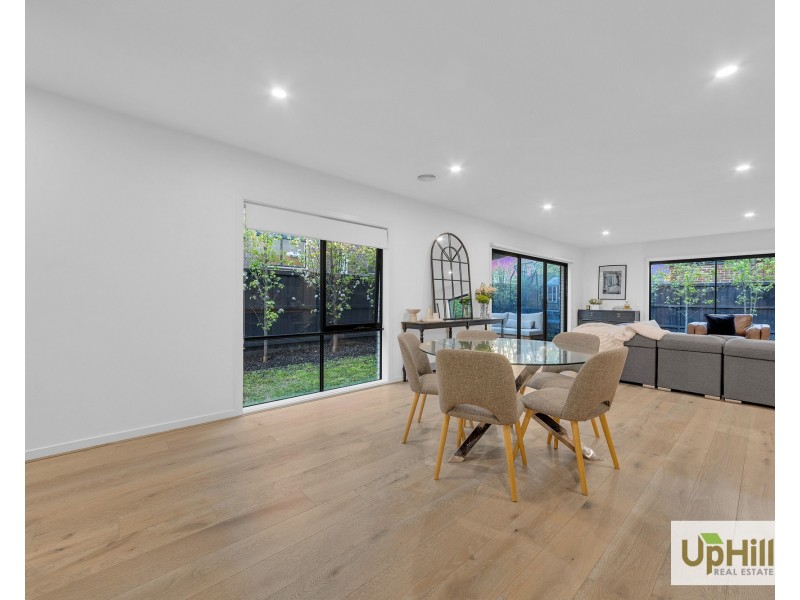 8 Merlot Way, Clyde North VIC 3978