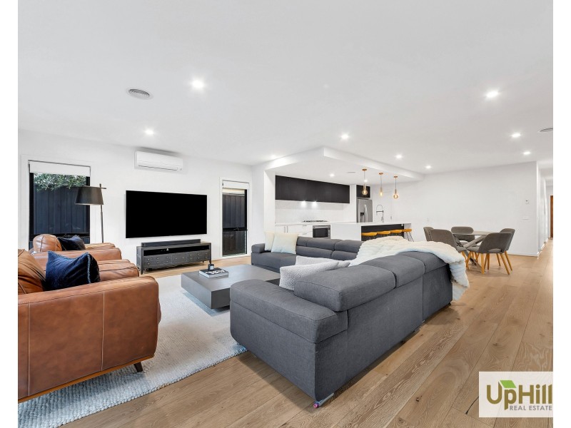 8 Merlot Way, Clyde North VIC 3978