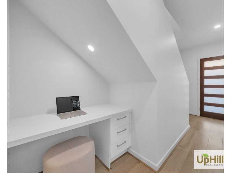 8 Merlot Way, Clyde North VIC 3978