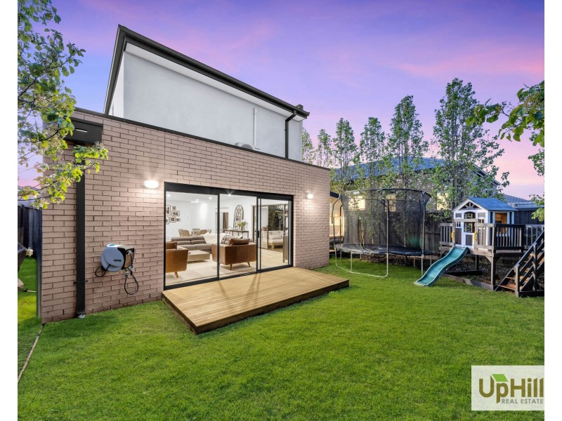 8 Merlot Way, Clyde North VIC 3978