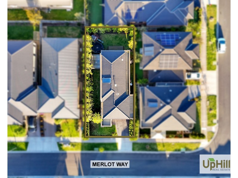 8 Merlot Way, Clyde North VIC 3978