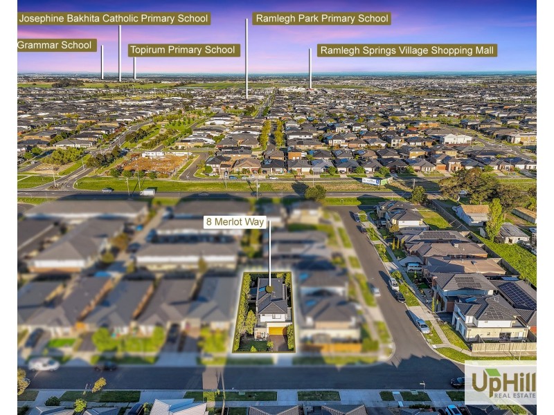 8 Merlot Way, Clyde North VIC 3978