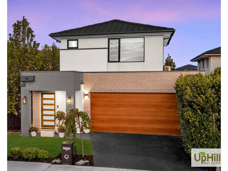 8 Merlot Way, Clyde North VIC 3978