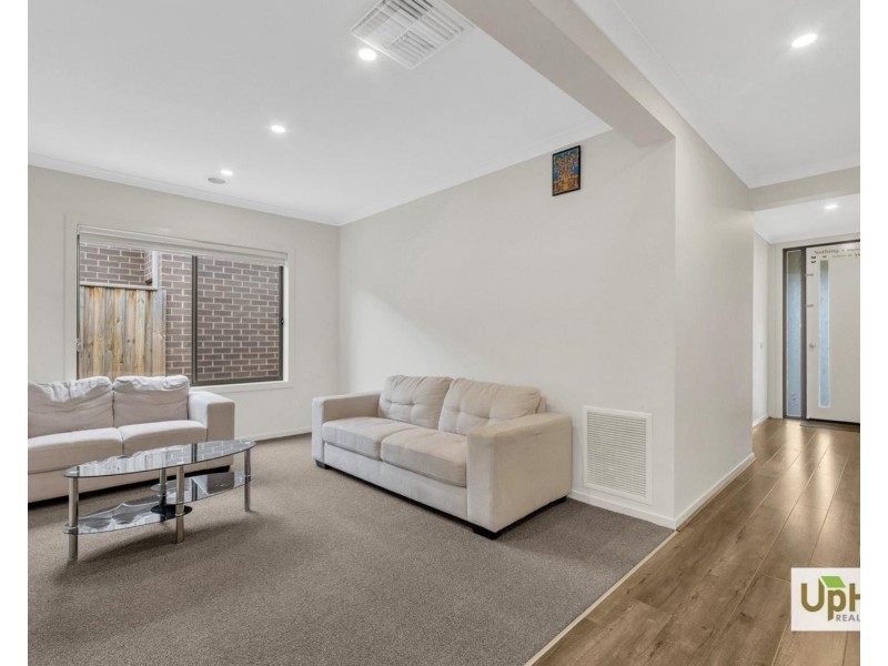 210 St Germain Boulevard, Clyde North VIC 3978