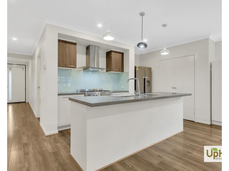 210 St Germain Boulevard, Clyde North VIC 3978