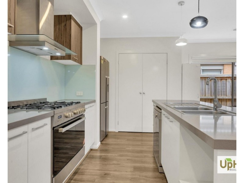 210 St Germain Boulevard, Clyde North VIC 3978