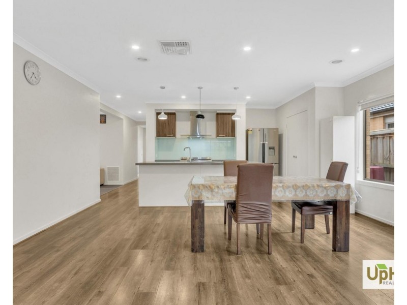210 St Germain Boulevard, Clyde North VIC 3978