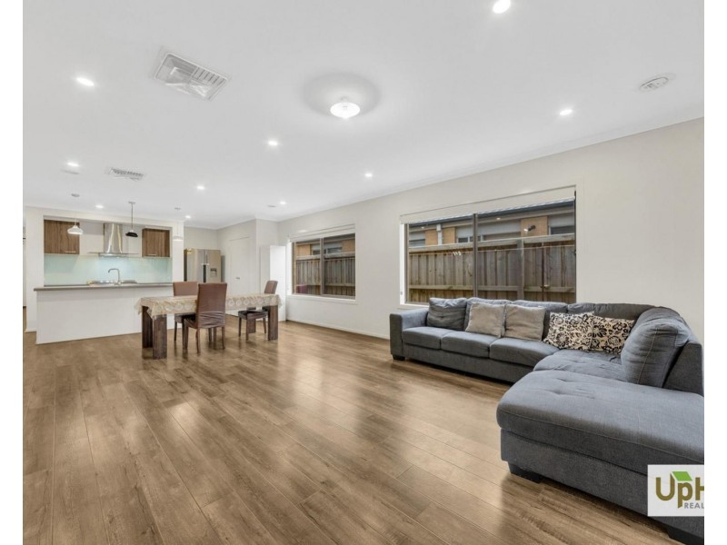 210 St Germain Boulevard, Clyde North VIC 3978