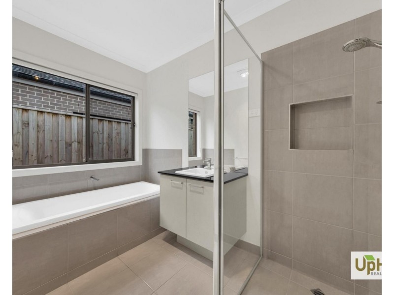 210 St Germain Boulevard, Clyde North VIC 3978