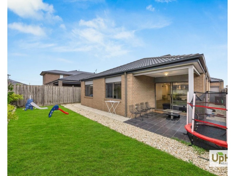 210 St Germain Boulevard, Clyde North VIC 3978
