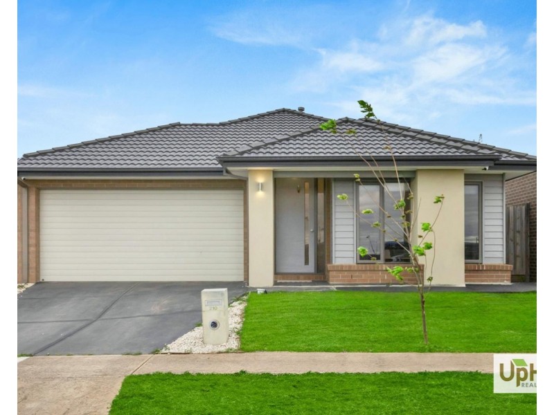210 St Germain Boulevard, Clyde North VIC 3978