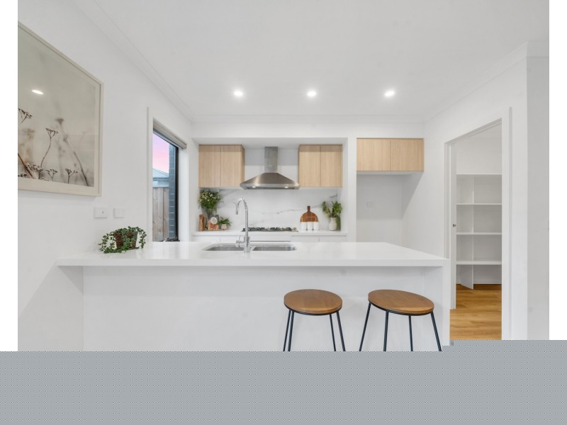 14 Greenfinch Drive, Clyde North VIC 3978