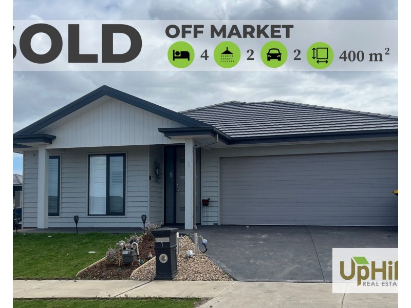 1 Peak Street, Clyde North VIC 3978