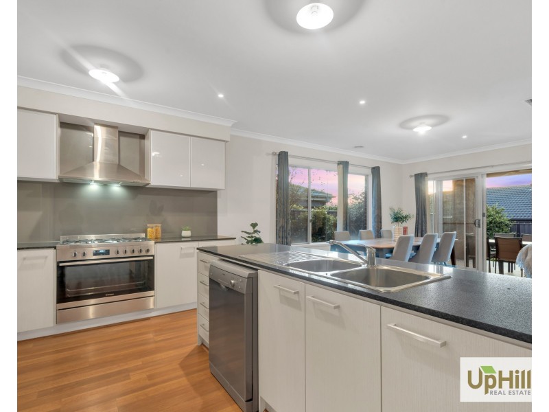 23 Hackney Circuit, Clyde North VIC 3978