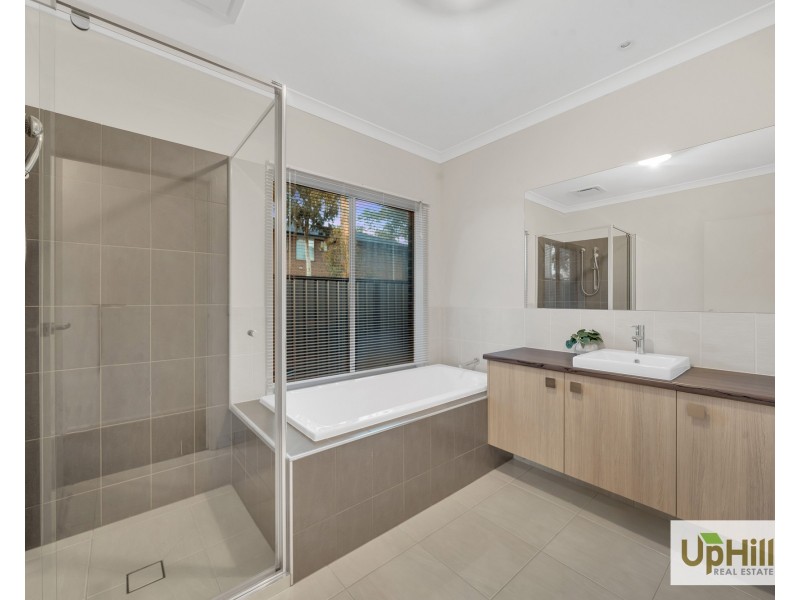 23 Hackney Circuit, Clyde North VIC 3978