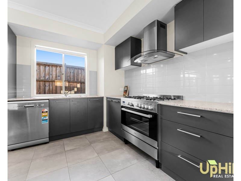 39 Cheddington Road, Cranbourne East VIC 3977