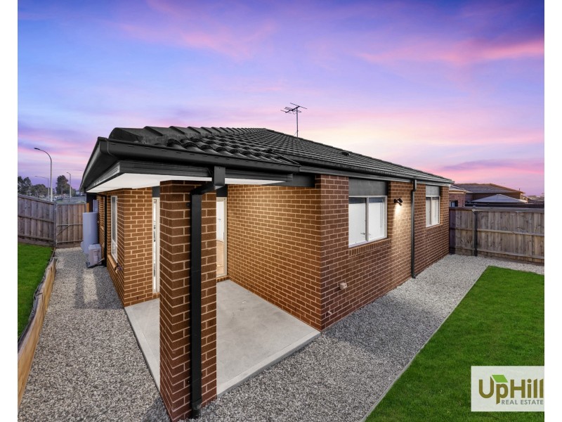 39 Cheddington Road, Cranbourne East VIC 3977